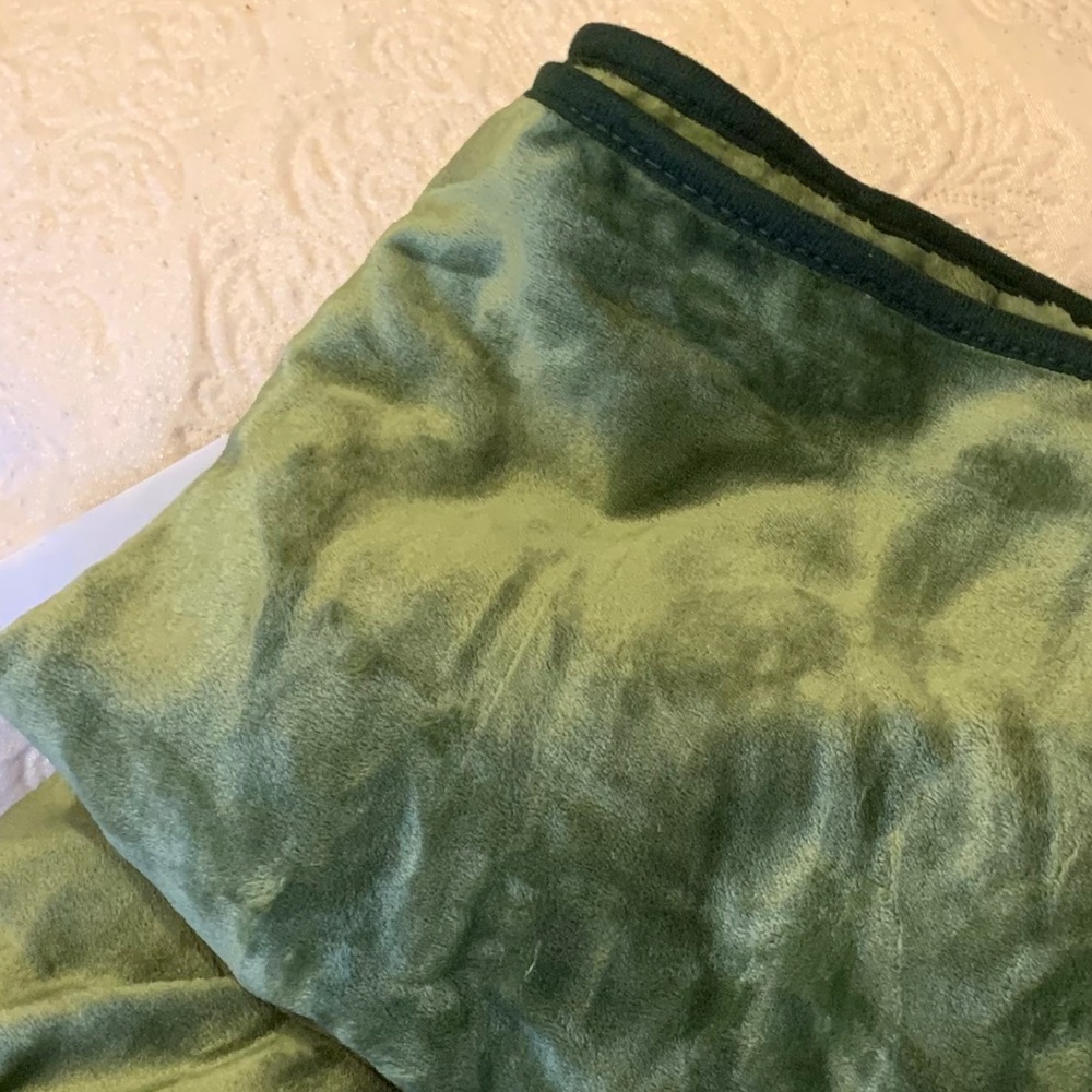 NEW Merous Plush Blanket